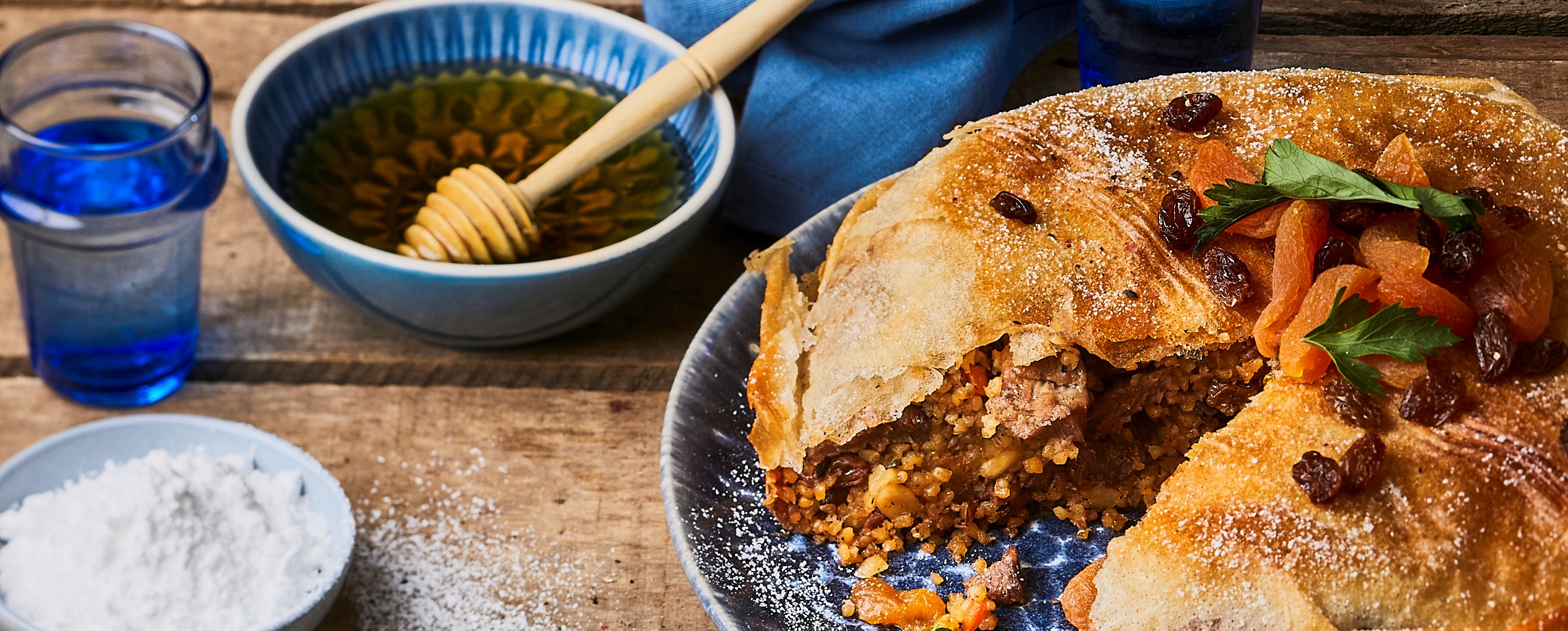 Pastilla d’agneau au boulgour, raisins secs et miel HD